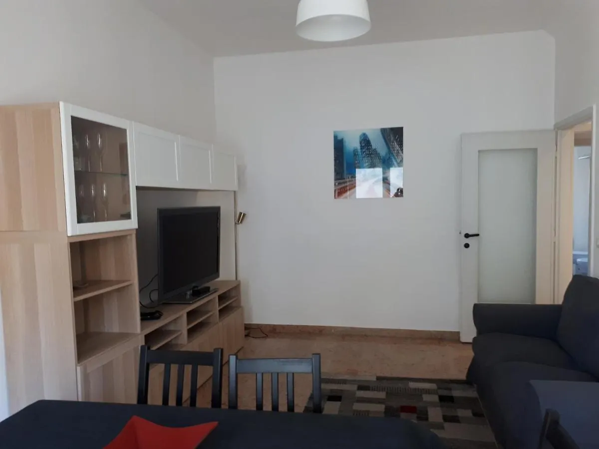Casa Leoni Apartment Como